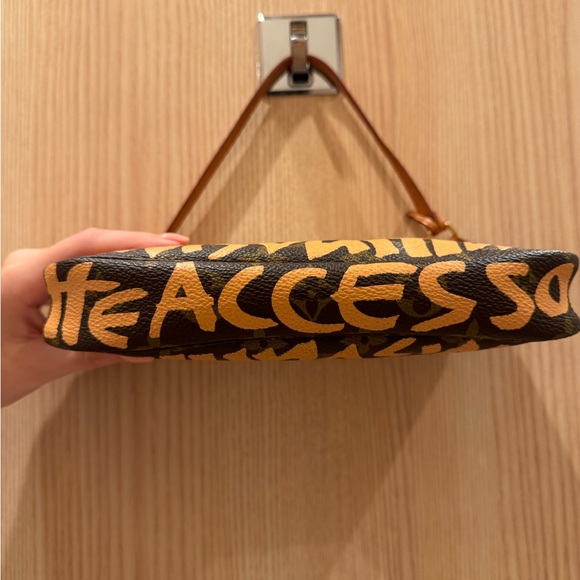 Authentic Louis Vuitton Pochette accessories bag limited edition graffiti - Picture 2 of 16